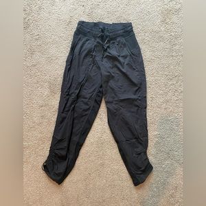 LULULEMON Crop pants